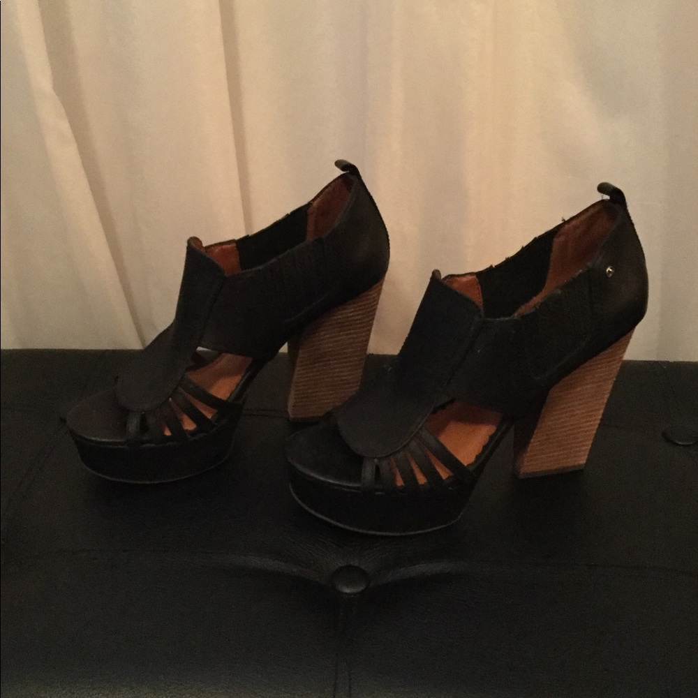 Lucky Brand platforms
